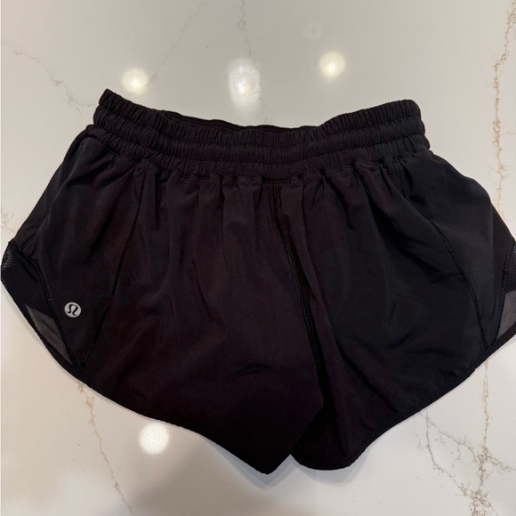 Lululemon Hotty Hot Low-Rise Lined Short 2.5" - Picture 2 of 3